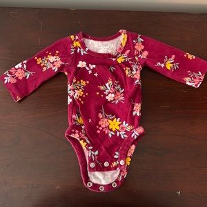 Newborn onesie 👶🏻